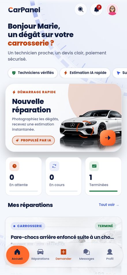 L'accueil client CarPanel sur mobile : estimation, suivi, messages.